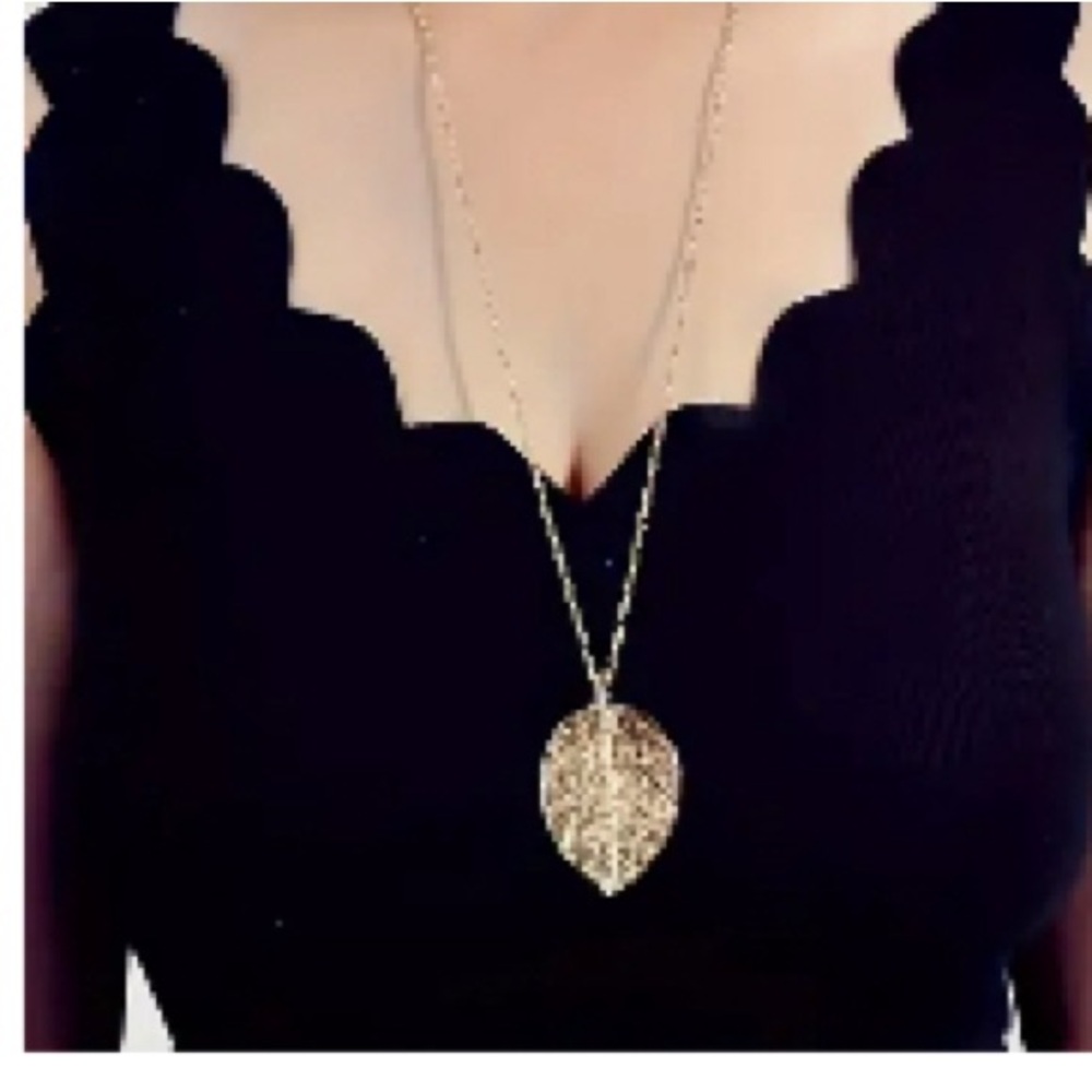 NWT! Golden Leaf Pendant Vintage Simple Long Neck Chain.